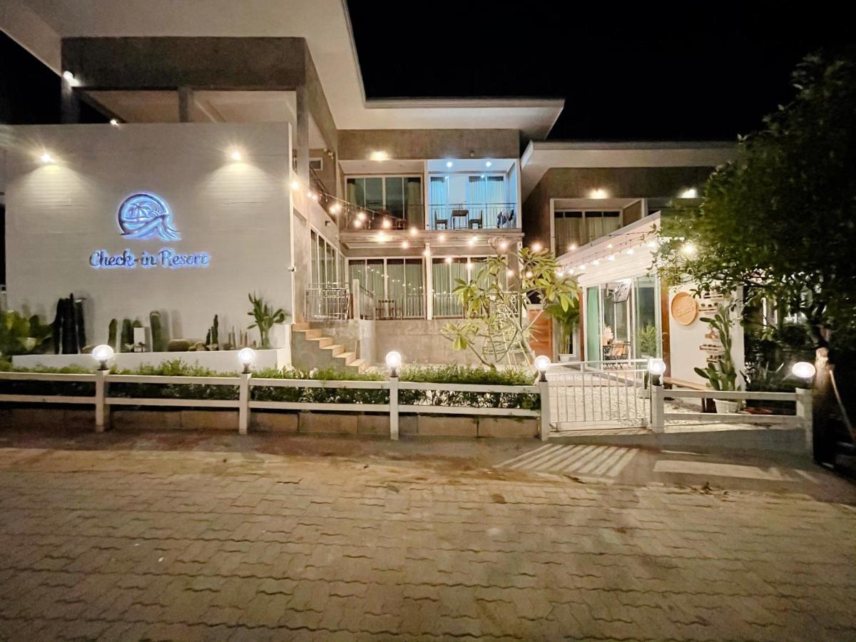 Check-In Resort Koh Larn Exterior photo