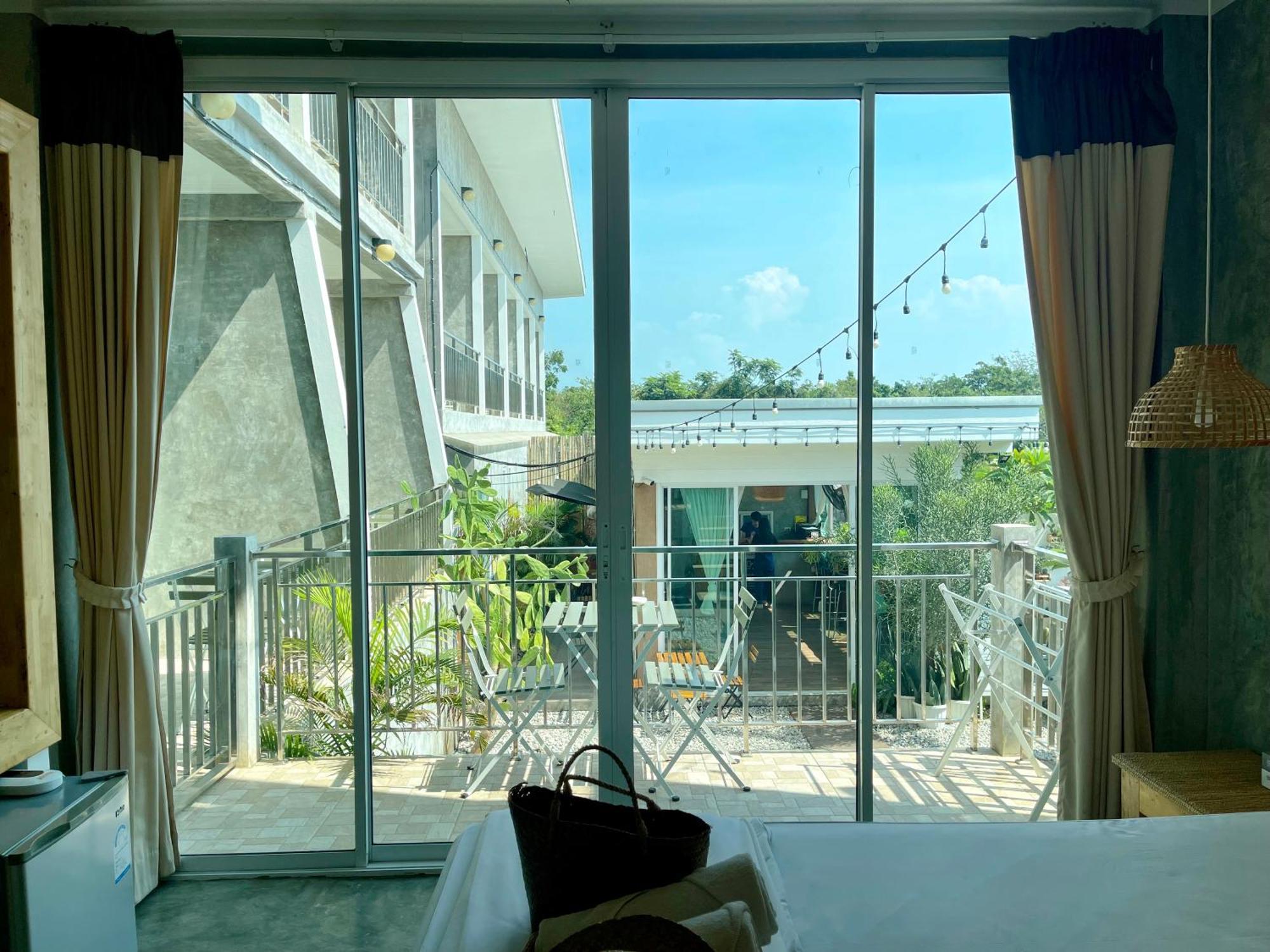 Check-In Resort Koh Larn Exterior photo