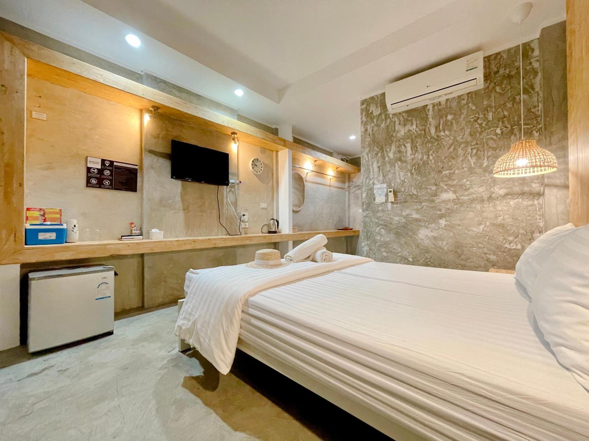 Check-In Resort Koh Larn Exterior photo
