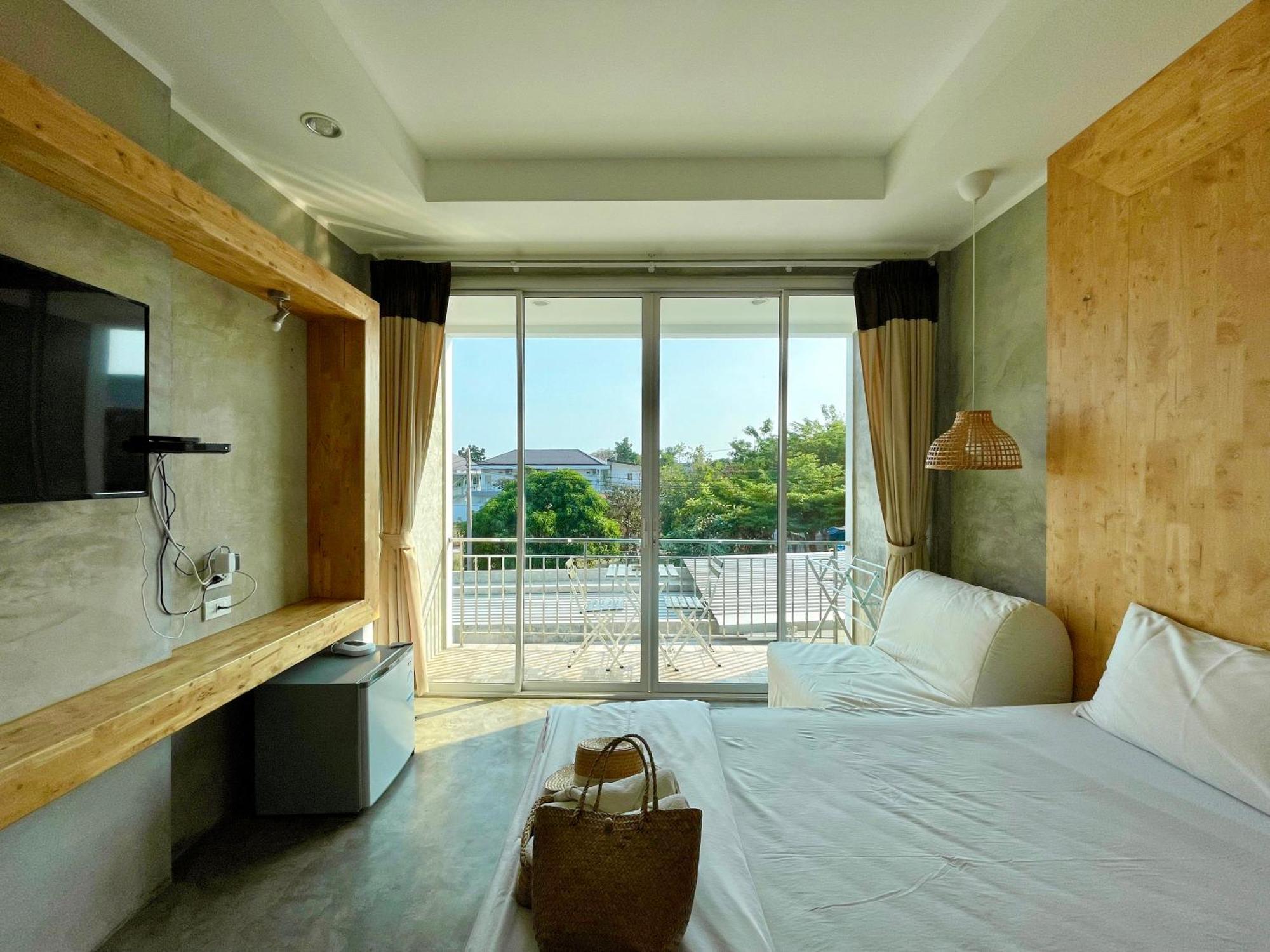 Check-In Resort Koh Larn Exterior photo