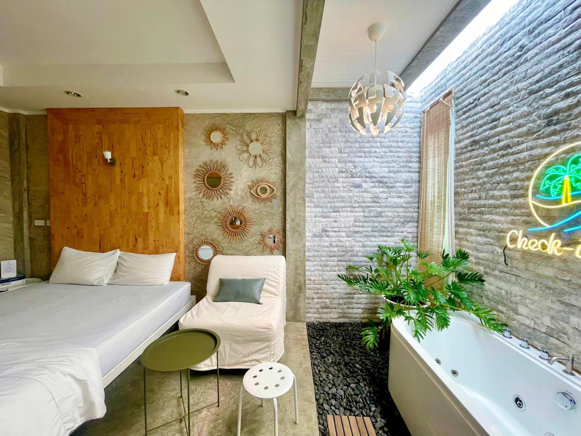 Check-In Resort Koh Larn Exterior photo